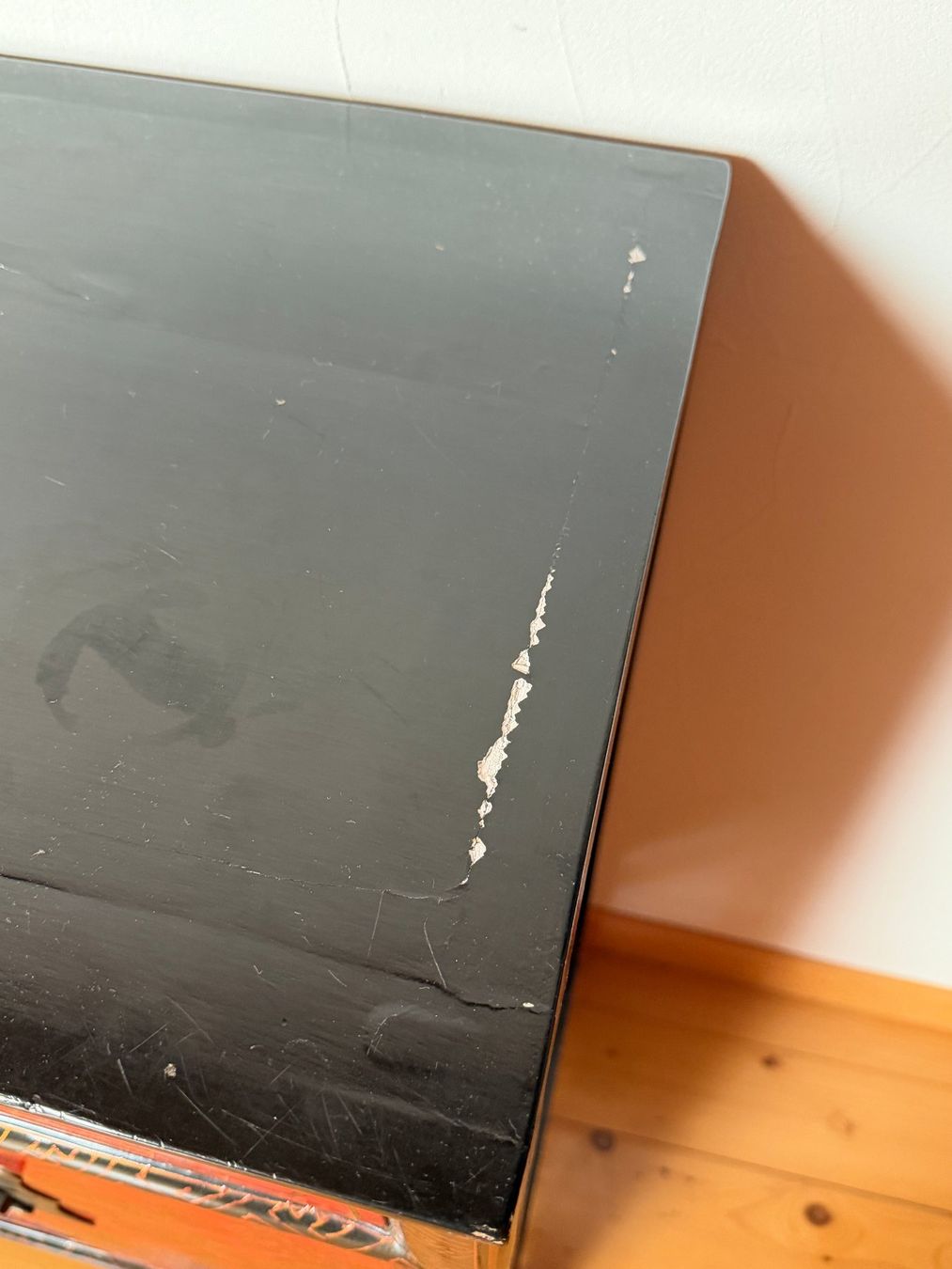 Cassettiere: Asiatische Kommode, rot-schwarz, antik – Usato da Wil SG venduto da Diomaiuta61 3