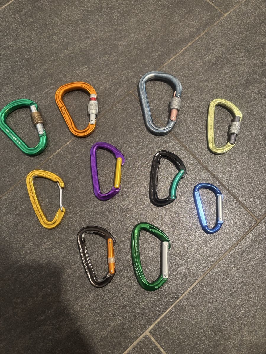 Attrezzatura da arrampicata: Diverse Karabiner und Expresse – Usato da Sirnach venduto da Fabrice--_--