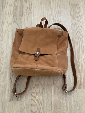 Magnifique sac à dos en daim camel - Idéal pour l'automne!