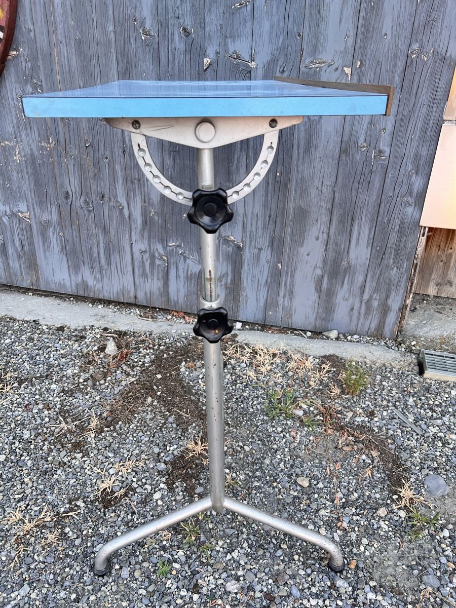 Scrivanie: Vintage table réglable 1960 – Usato da Vétroz venduto da Chrisbad60 1