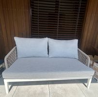 Neuwertige Gartenlounge aus Geflecht inkl. Kissen