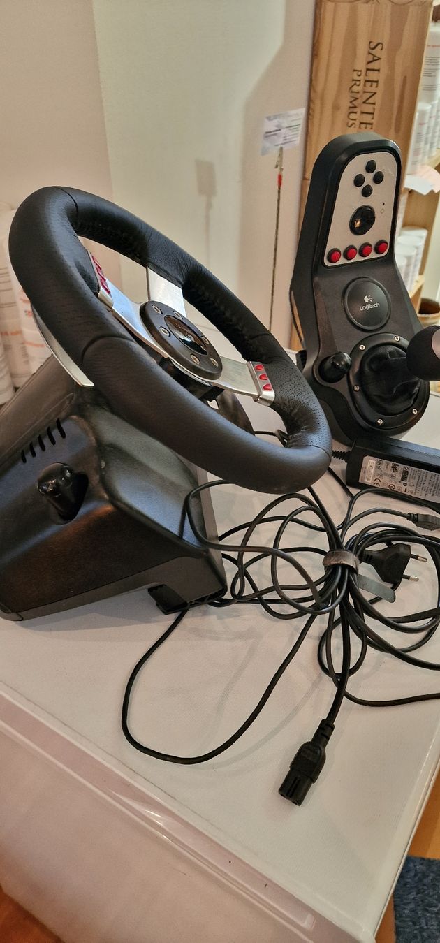 Logitech Controller: Logitec Lenkrad mit Pedale + Schaltung – Usato da Auslikon venduto da jason1ch