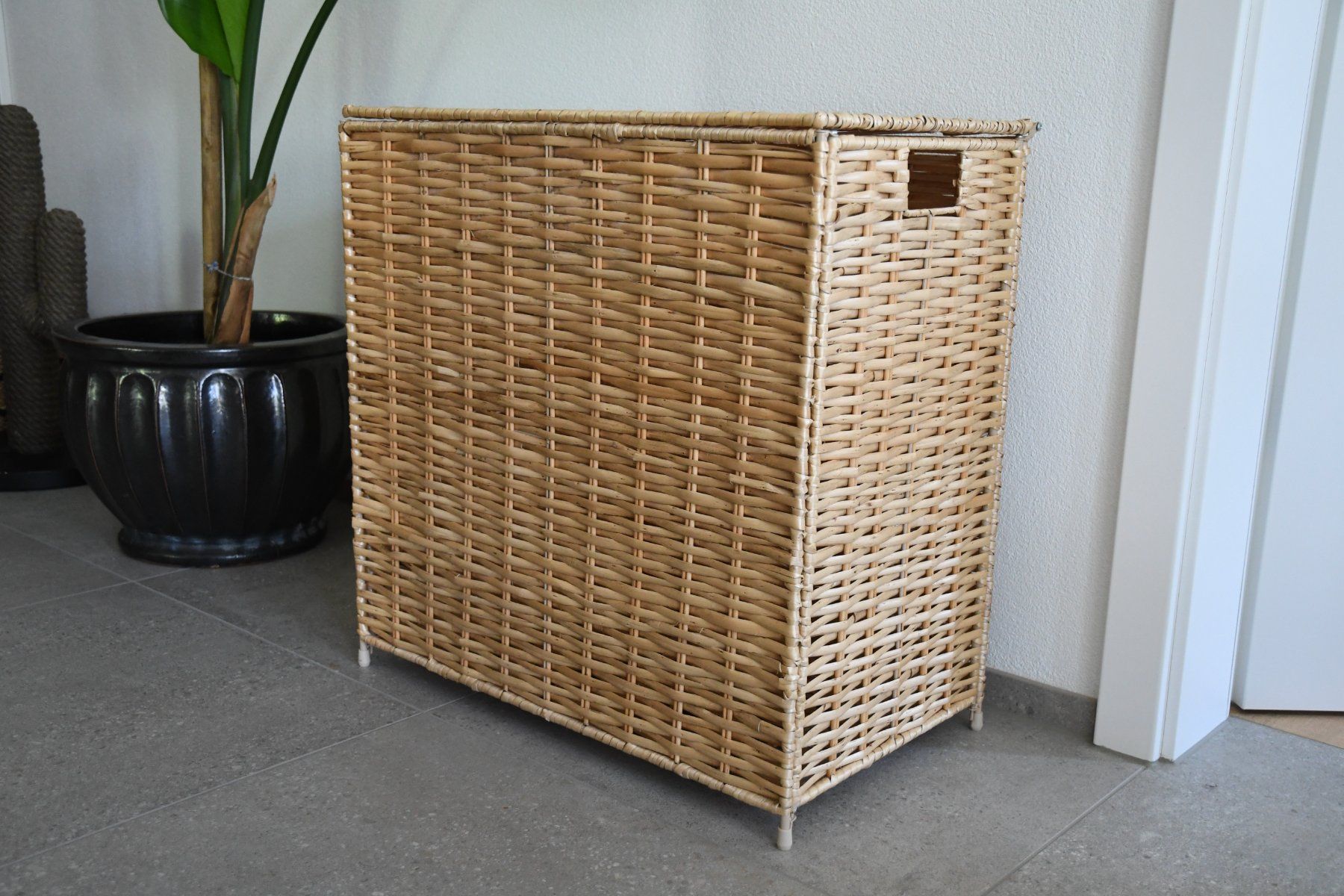 Ikea Paniers à linge: Korb / Wäschekorb – D'occasion à Thierachern par Janicktheiler