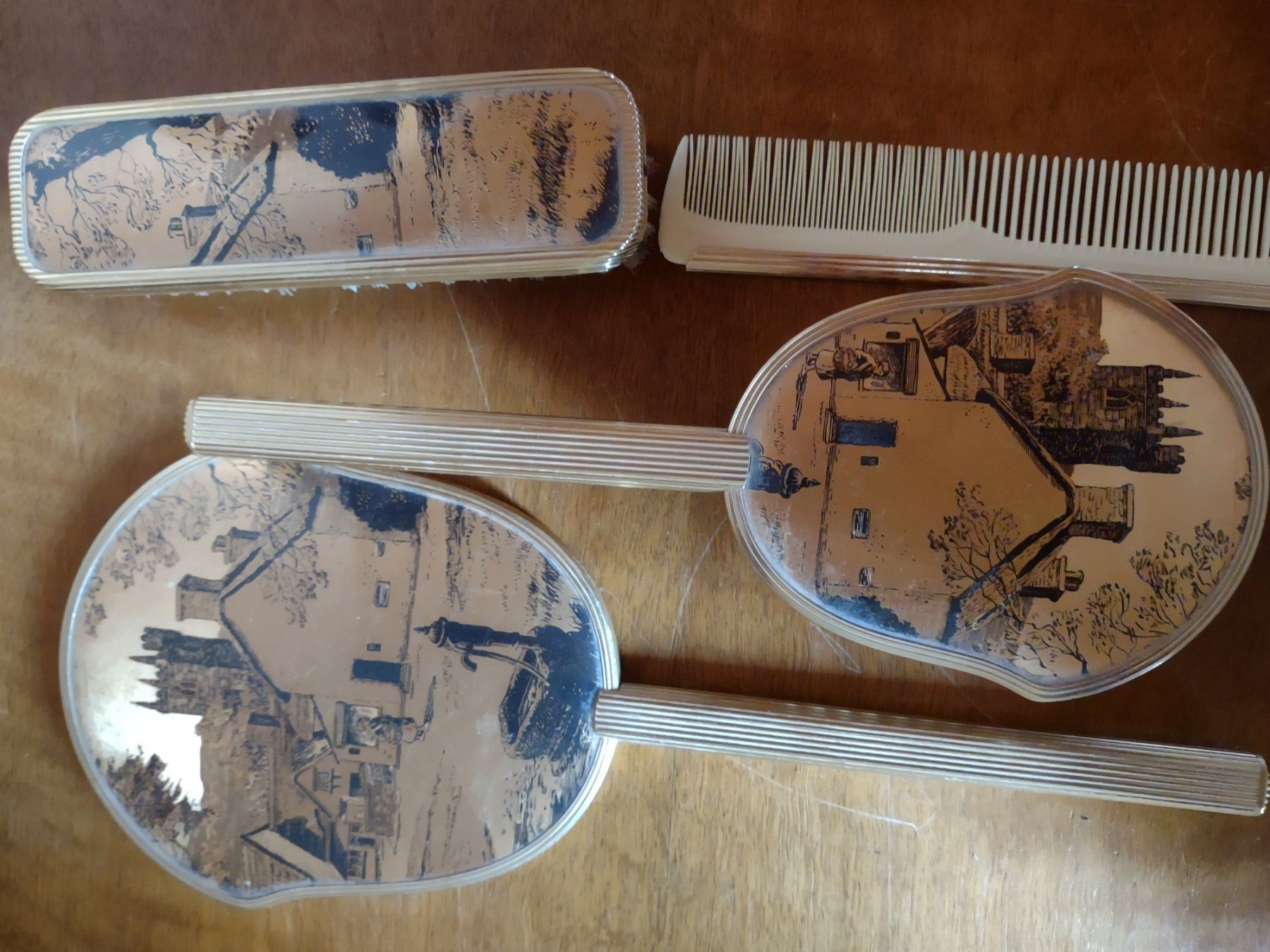 Altro per la cura dei capelli: Vintage Toiletten Set. – Usato da Montlingen venduto da Nikita-Sidney 4