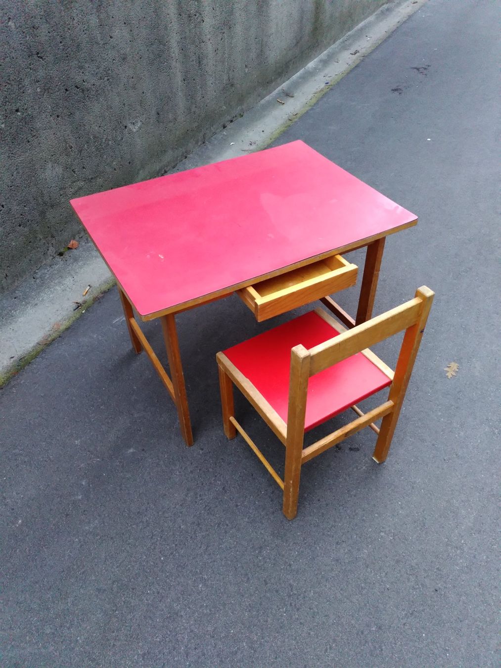 Tische: Kindertisch – Gebraucht aus Wohlen b. Bern von sun04