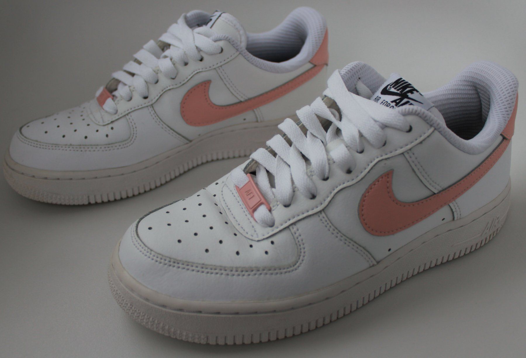 Nike Scarpe per ragazze: Nike Air Force 1  t. 37.5 – Usato da Peseux venduto da Gilloss