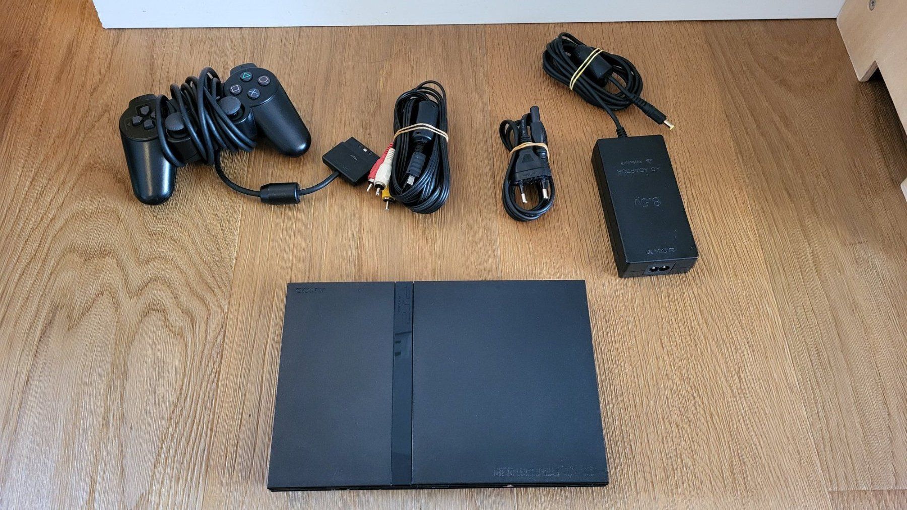 Sony Konsolen: Playstation 2 Slim Kabel und Controller – Gebraucht aus Münsingen von DigitaleSpielecke