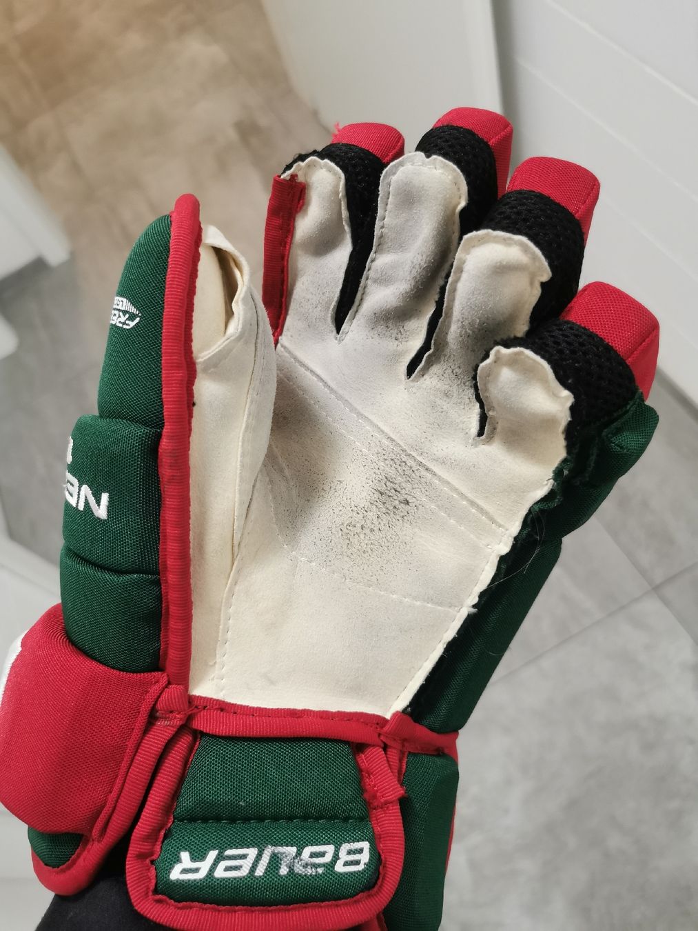 Bauer Altri accessori da uomo: Neuwertige BAUER NEXUS custom Handschuhe – Nuovo (secondo la descrizione) da Niederuzwil venduto da Muzzi15 3