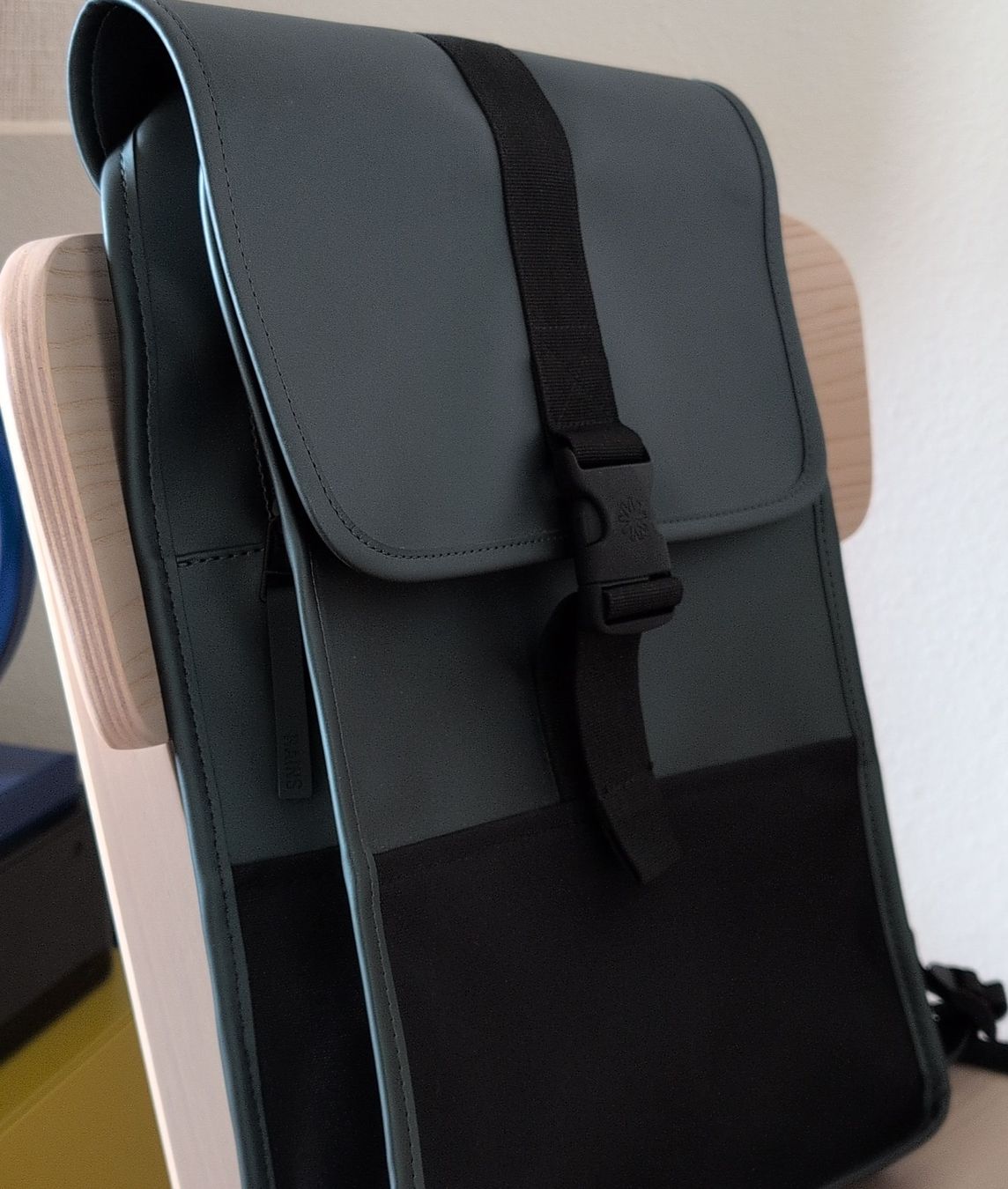 Rains Zaini: Stylish Rains Backpack – Nuovo (secondo la descrizione) da Lausanne venduto da mat_v559