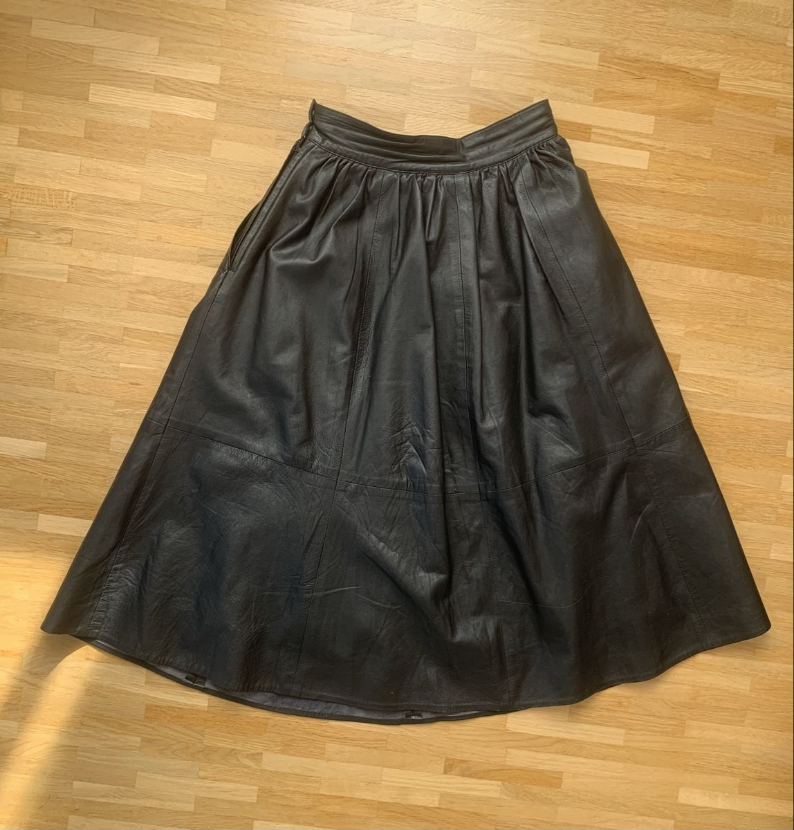 Gonne: Vintage Leder Rock A Linie Gr 34 – Usato da Zürich venduto da MK124 1