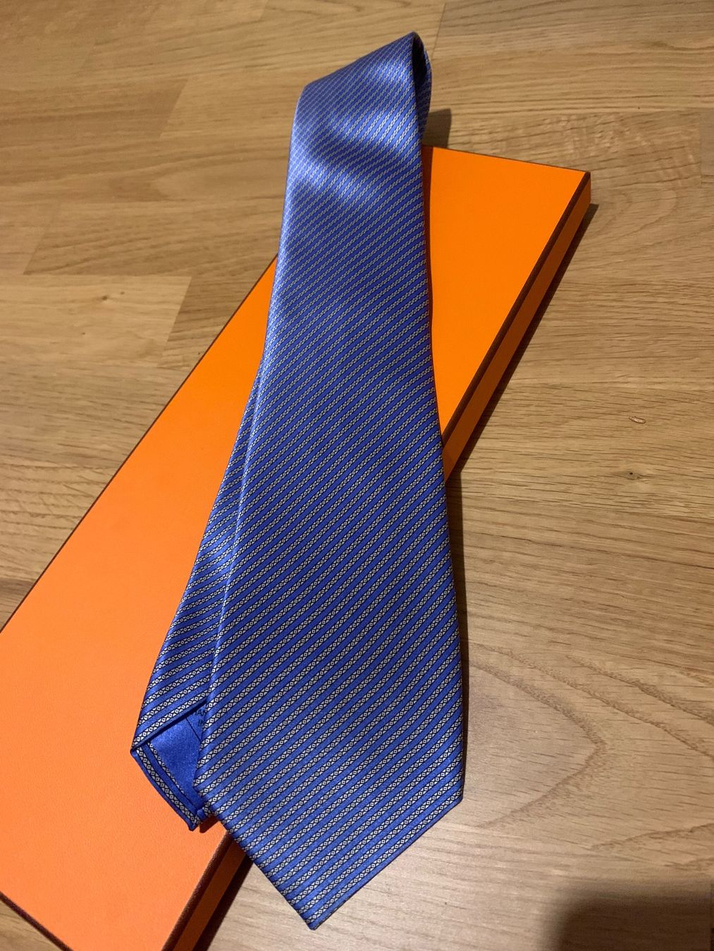 Brioni Cravatte: Original Brioni Krawatte in blau – Usato da Winterthur venduto da Compiorg