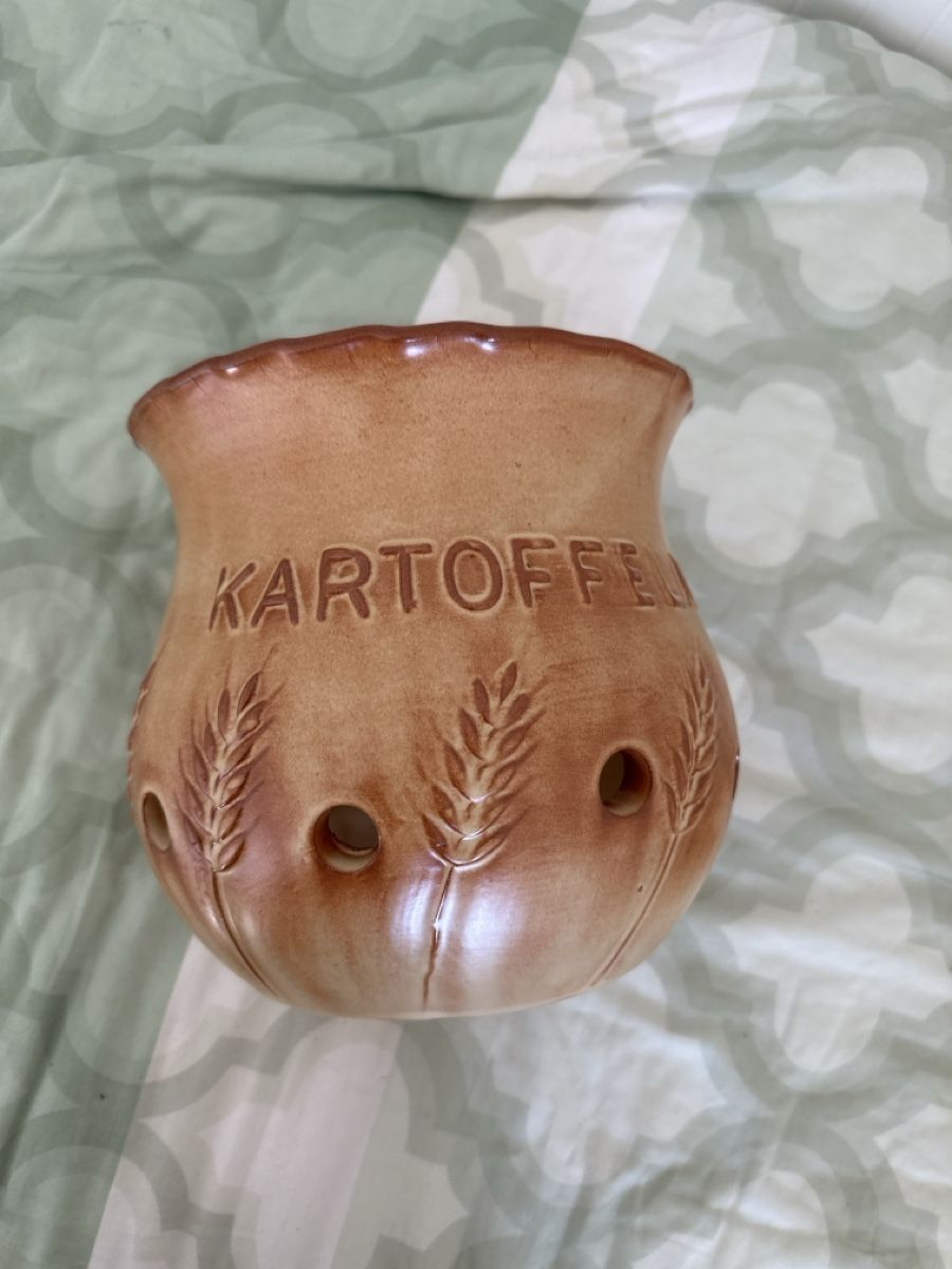 Elettrodomestici da cucina: Vintage Ceramic Potato Storage Pot - Kitchen Essential! – Usato da Zürich venduto da car_68nt