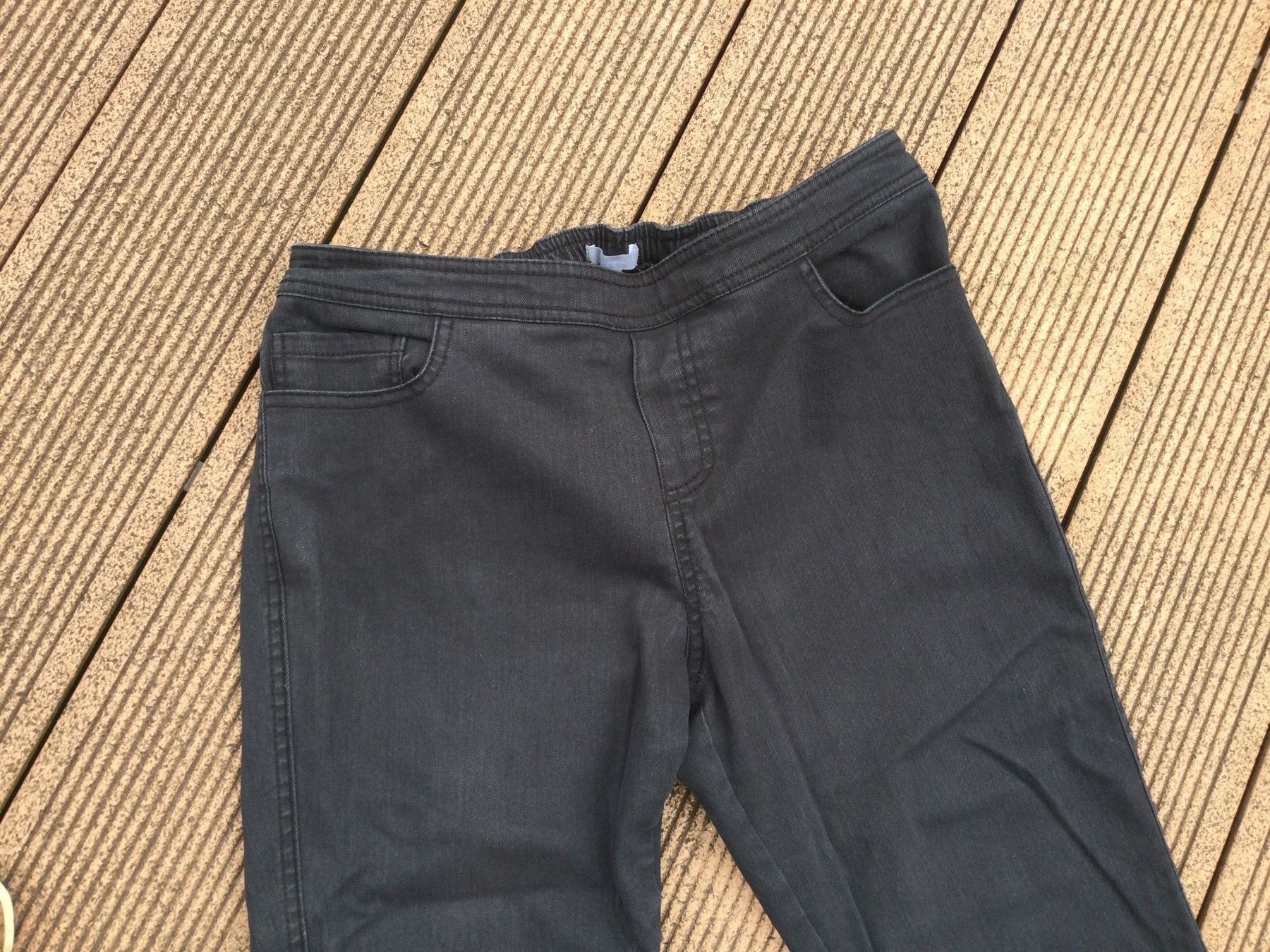 Maddison Pantaloni: Pantalon noir MADDISON, taille 40 élastique – Usato da Agiez venduto da chouchanelle 2