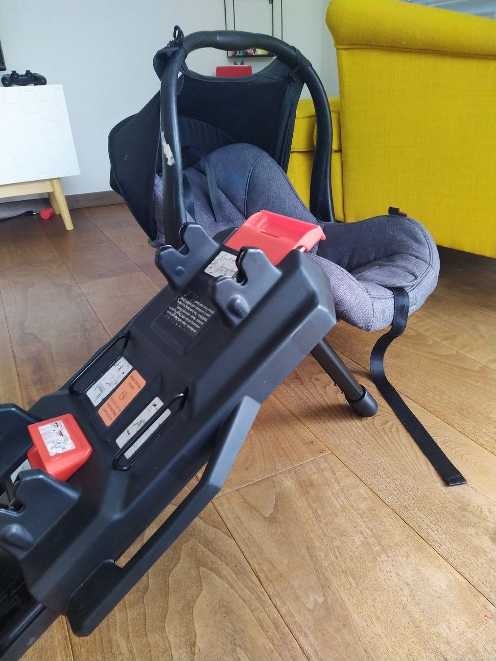 ABC Design Seggiolini per auto: Isofix Basisstation und babyschale  abc design samba 4 – Usato da Brienz BE venduto da TochtersSparschwein 3