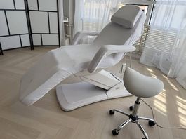Kosmetikstuhl Dobi + Rollstuhl