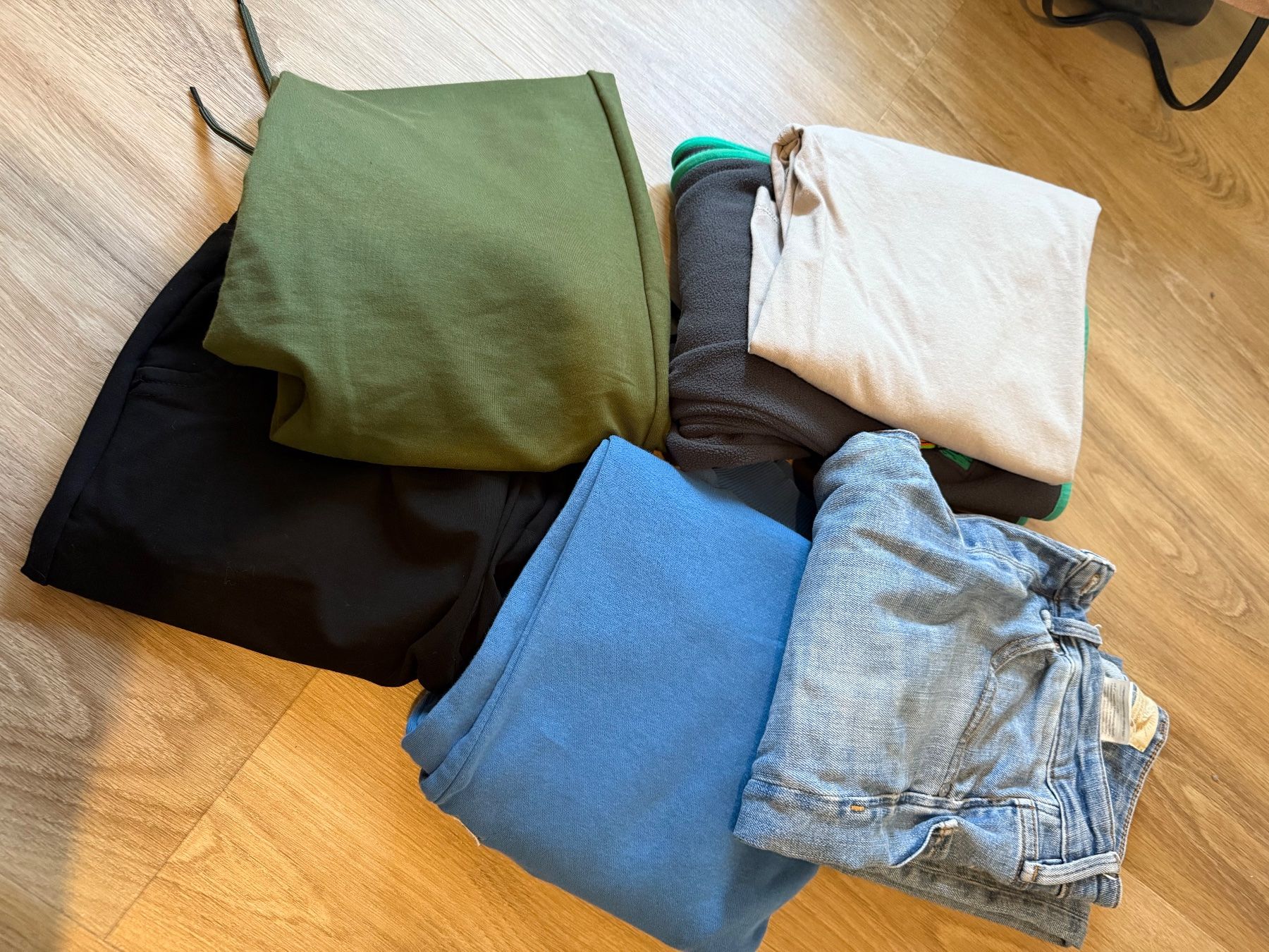 Lotti & Set di vestiti: Bundle Boys clothes - Cozy Loungewear for Autumn – Nuovo (secondo la descrizione) da Oberglatt ZH venduto da Sale12 3