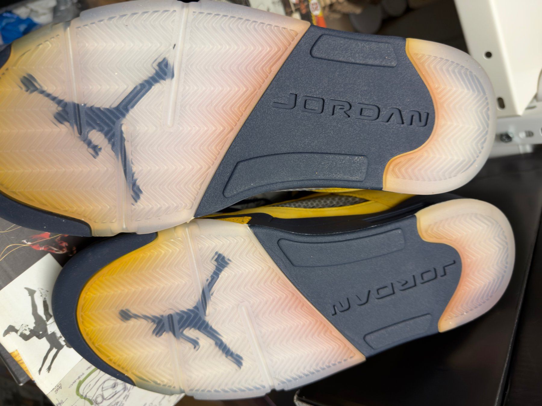Jordan Scarpe da uomo: Jordan 5 Retro Michigan - 45.5 – Nuovo e nell'imballaggio originale da Niederweningen venduto da MrOmbre 4