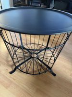 Table basse ronde noire, style industriel, avec rangement