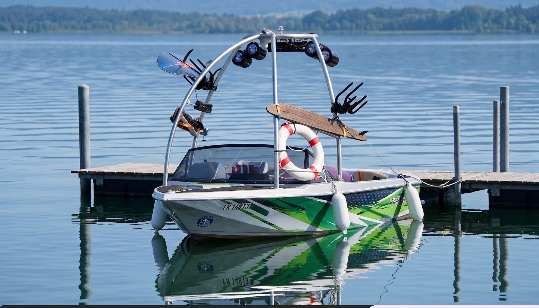 Schweizer Barche: HERBST-SCHNÄPPCHEN Wakeboard-Boot inkl. Trailer – Usato da Môtier (Vully) venduto da K.U.M. 4