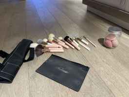 Make-up Pinsel Set inkl. Tasche & Schwämmchen