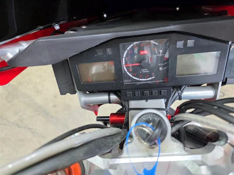 Aprilia Strada: Aprilia RSV 1000 – Usato da Winterthur venduto da MCW 8