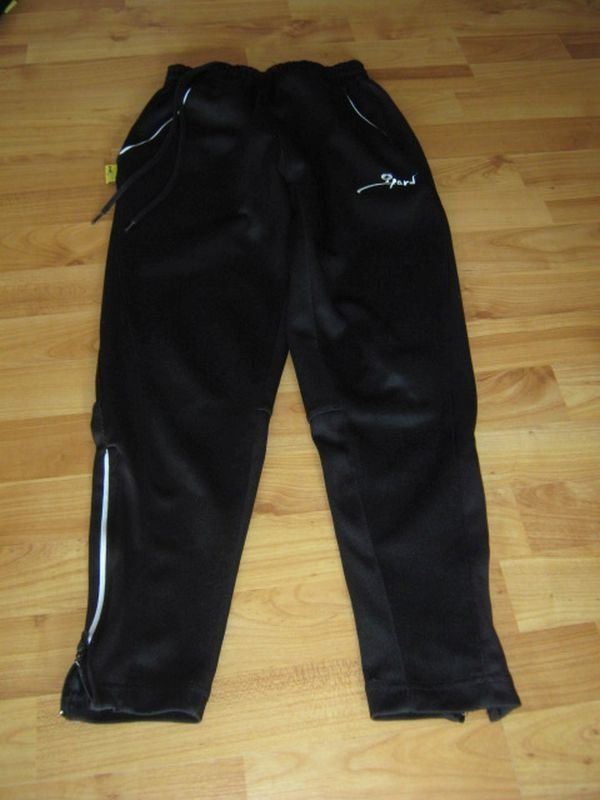 Kleiderpakete: Sport Trainer, Grösse 140 – Gebraucht aus Niederweningen von sho_mb8y 2