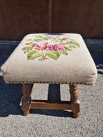 Gepolsterter Hocker Vintage mit Stickerei