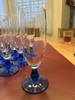 11 Sektgläser mit blauem Fuss, Vintage, top Zustand!