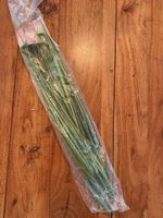 Kunstblumen-Set mit rosa Blüten auf langen Gräsern – Neu 