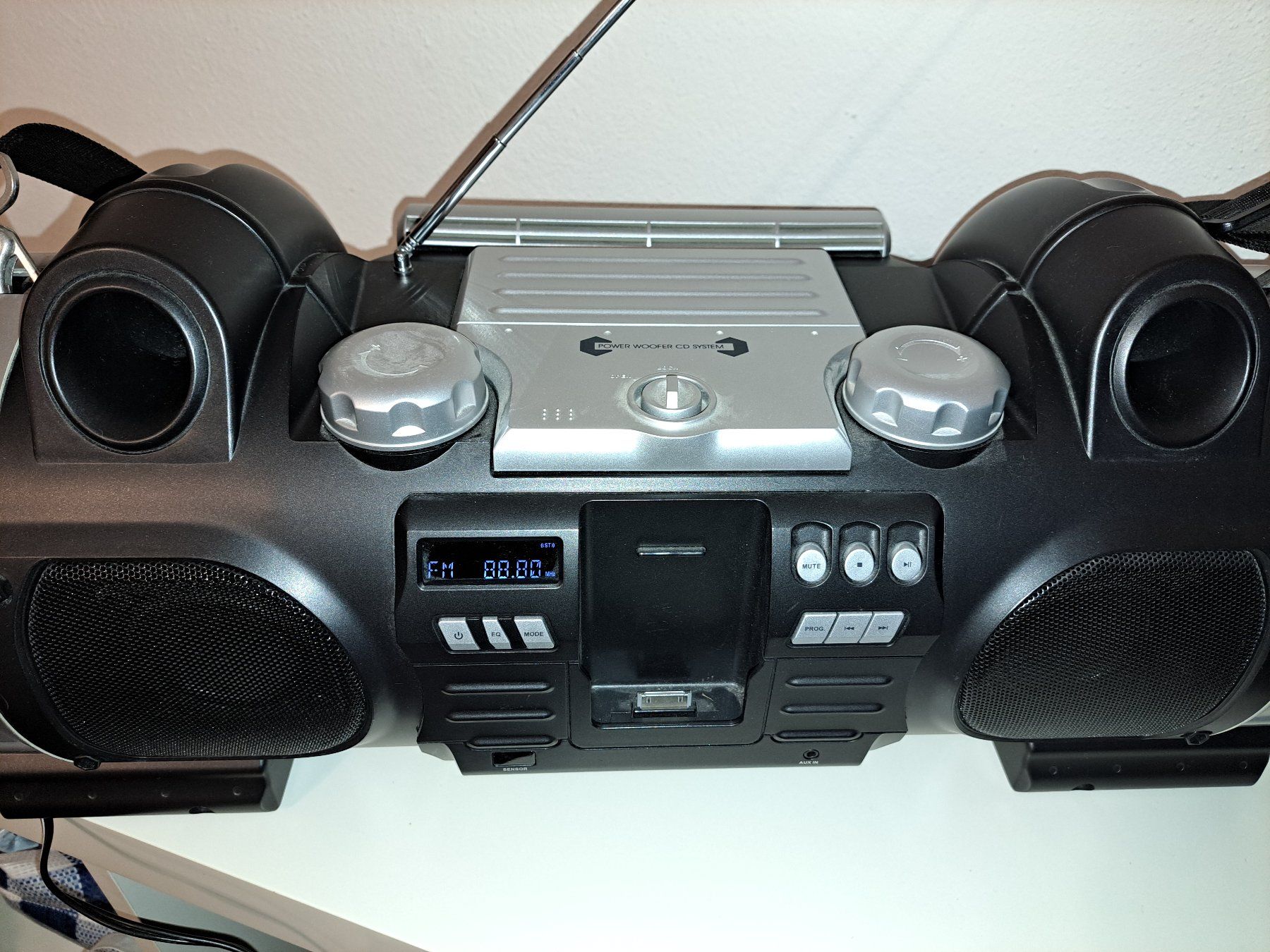 Dual Tragbarer Mediaplayer: Dual Ghettoblaster mit Mp3- Pl. anschluss, +Aux, CD, FM, MP3 – Gebraucht aus Spiez von Pistach99 8