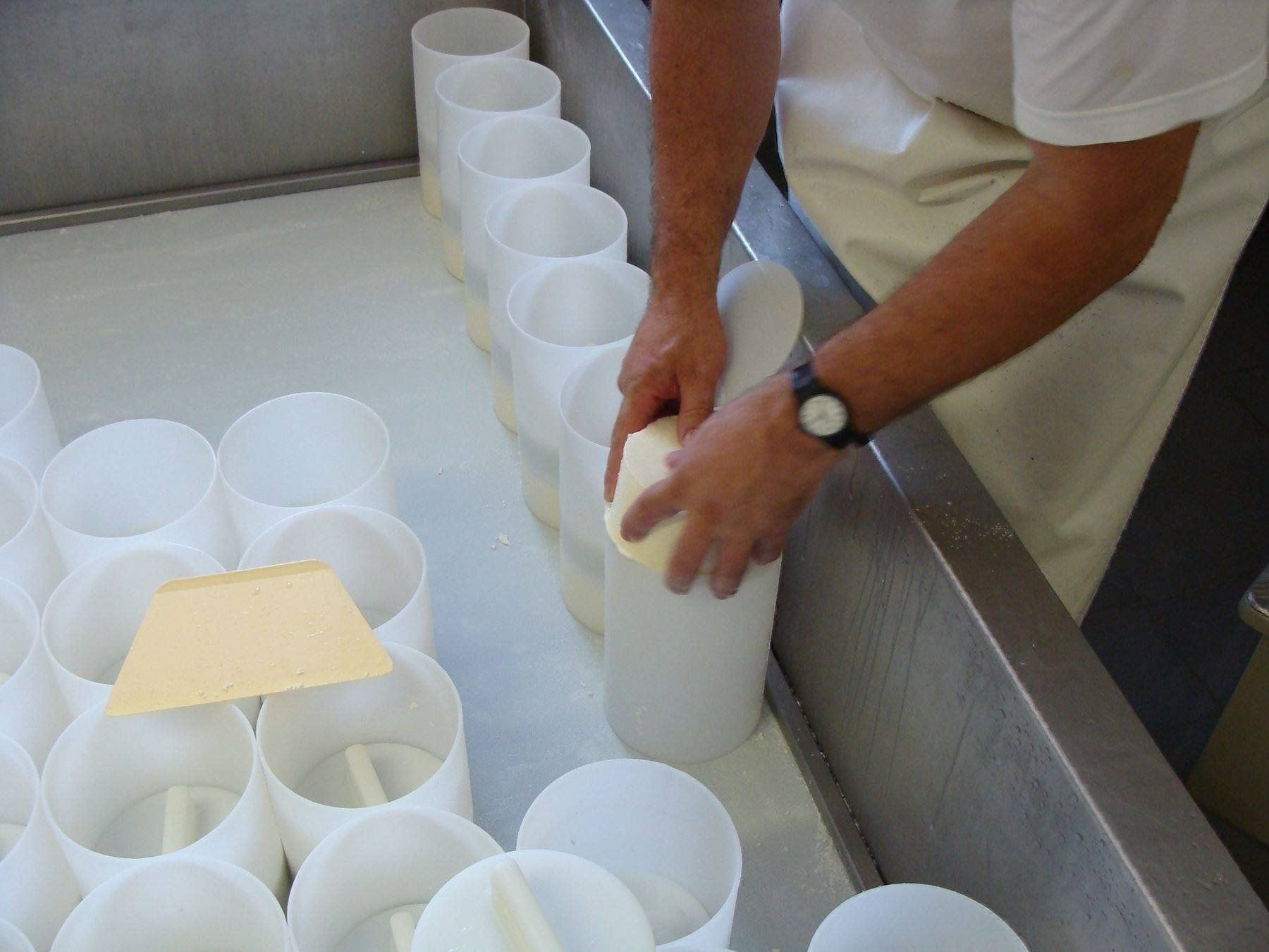 Tavoli: Käse Abtropftisch – Nuovo e nell'imballaggio originale da Eschlikon TG venduto da Meierhofer-Inox