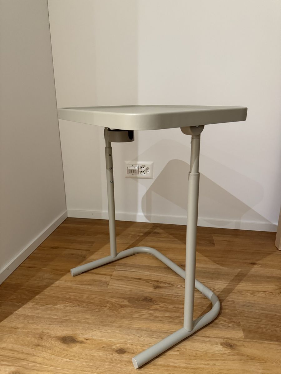 Ikea Scrivanie: Laptoptisch – Nuovo (secondo la descrizione) da Wallisellen venduto da lar_yl8d 1