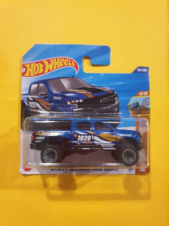 Hot Wheels Chevy Silverado Trail Boss LT Baja Blazers – 1:64 Modellauto, Short Card, Sammlerstück