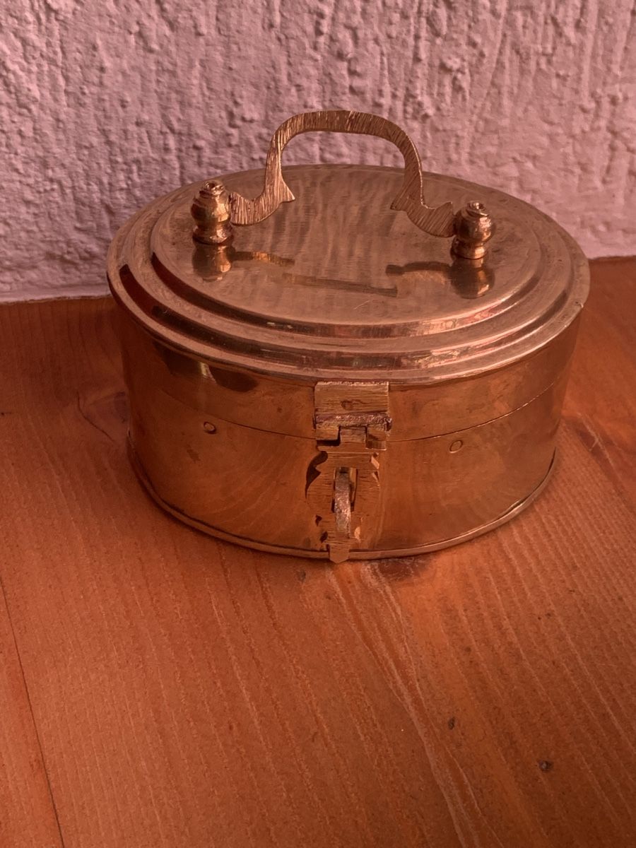 Barattoli: Kleine Schmuckdose aus Messing oval mit Deckelgriff – Usato da Nunningen venduto da silvermoon68 3