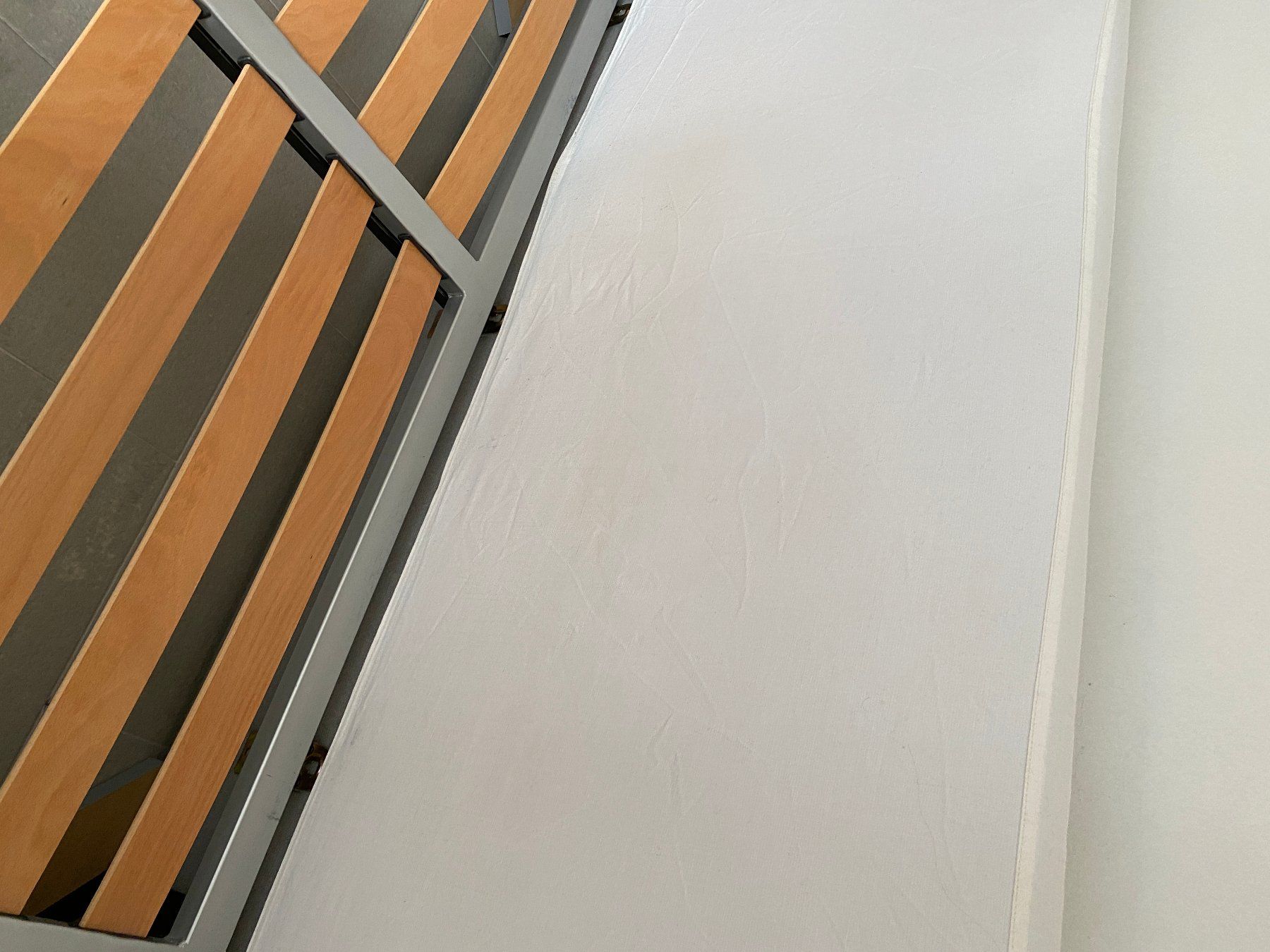Reti a doghe: Sommier avec tête de lit – Usato da Lausanne venduto da dod_yz8r 4
