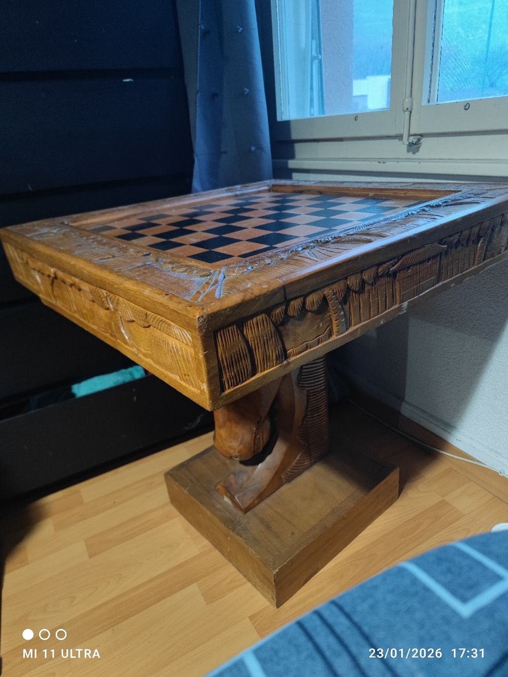 table d'échec en bois sculpté main (Neuf (Voir description)) à Evionnaz ...