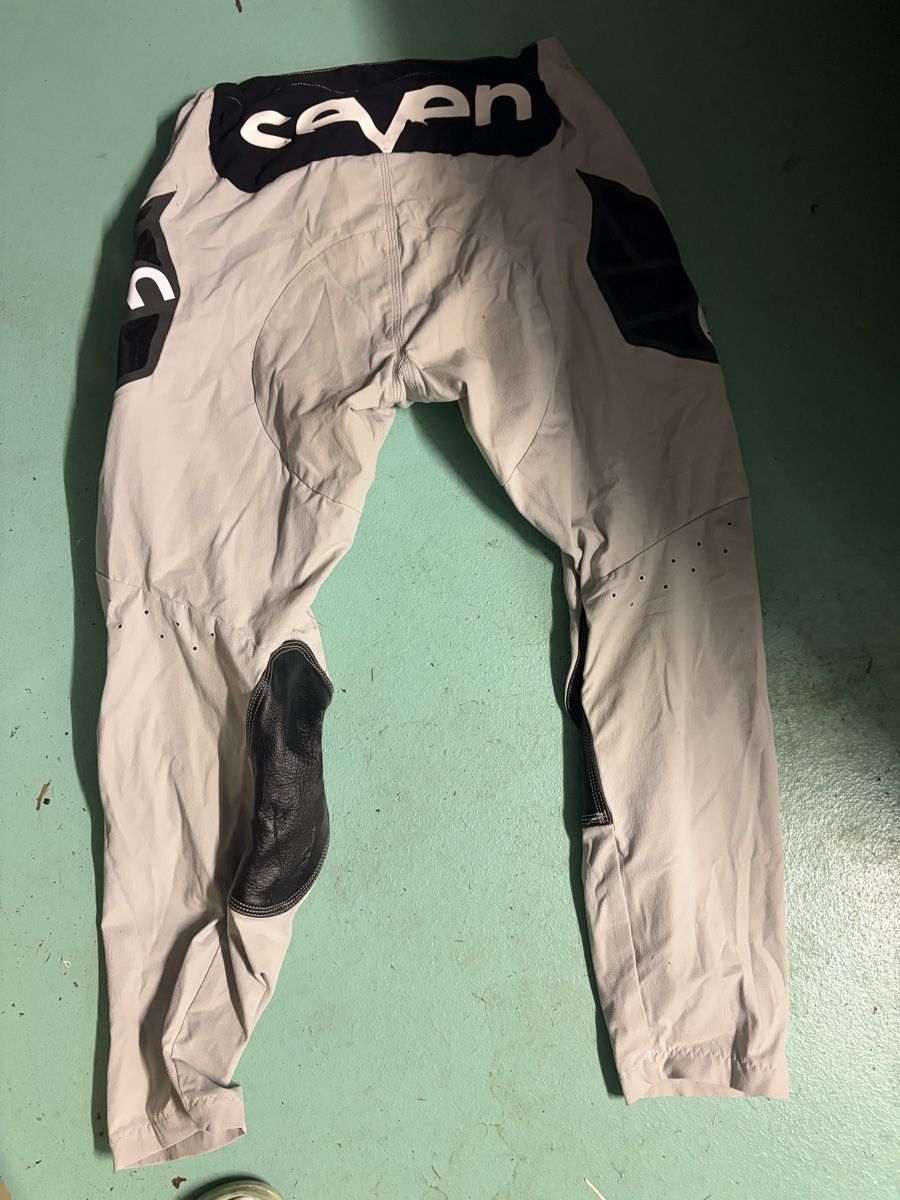 Pantaloni: Motocross pants seven  – Usato da Dully venduto da mat_dsw8 1