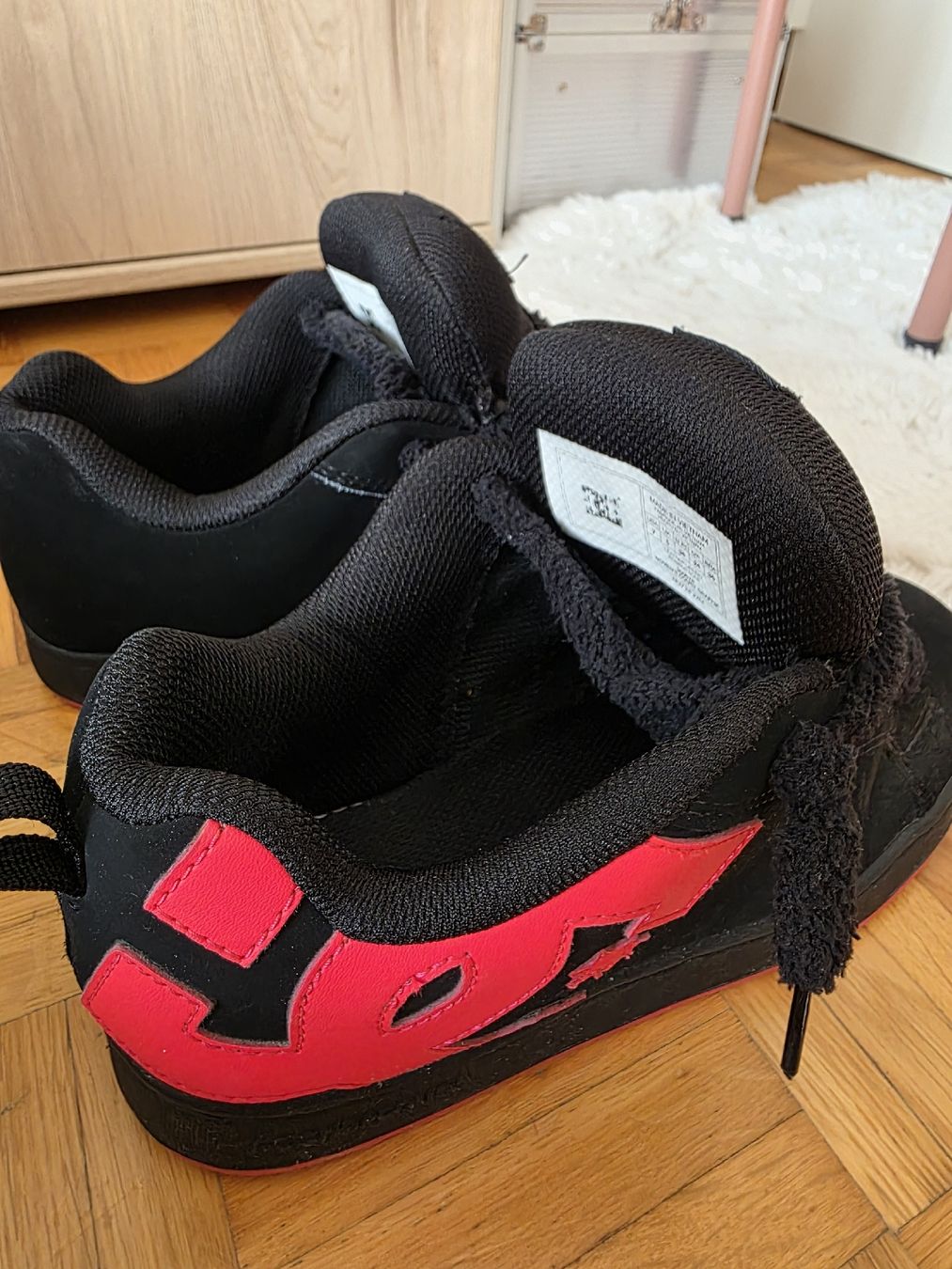 DC shoes Scarpe da donna: DC Sneakers, Grösse 38,  Schwarz Rot – Nuovo (secondo la descrizione) da St Gallen venduto da vir_5kgt 8