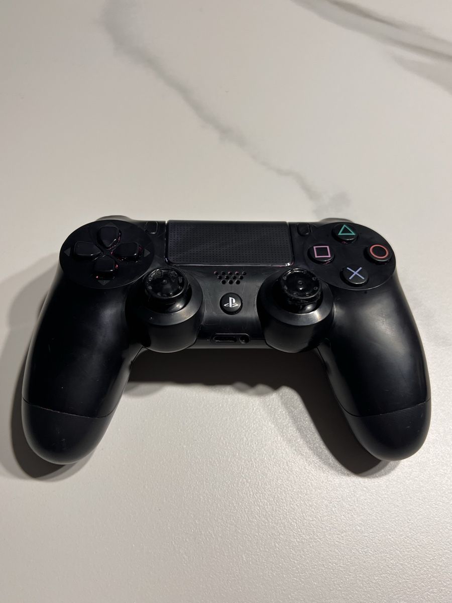 Sony Console: PS4 Controller Schwarz Dualshock 4 Wireless einwandfrei – Nuovo (secondo la descrizione) da Winterthur venduto da ChicMarkt 1