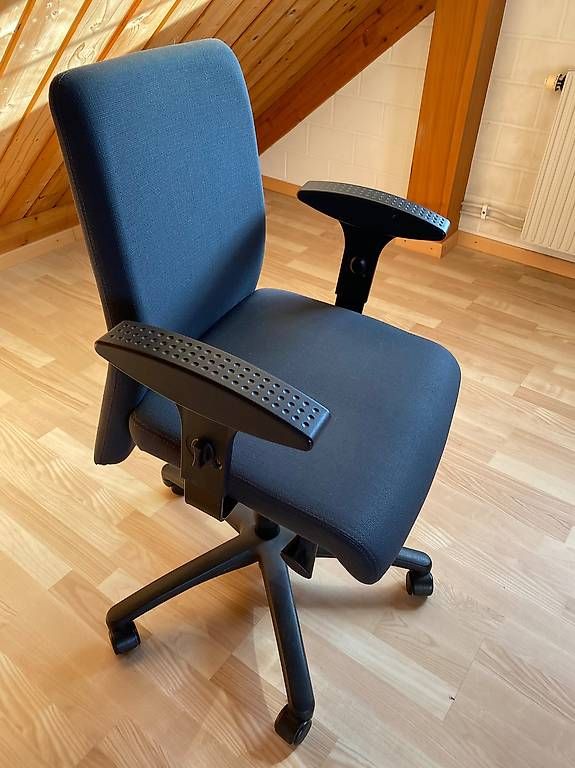Rollstühle: Bürostuhl – Gebraucht aus Kerzers von kae_kfw9