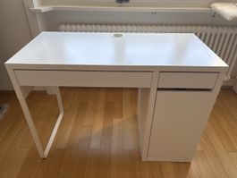 IKEA Schreibtisch mit Schubladen