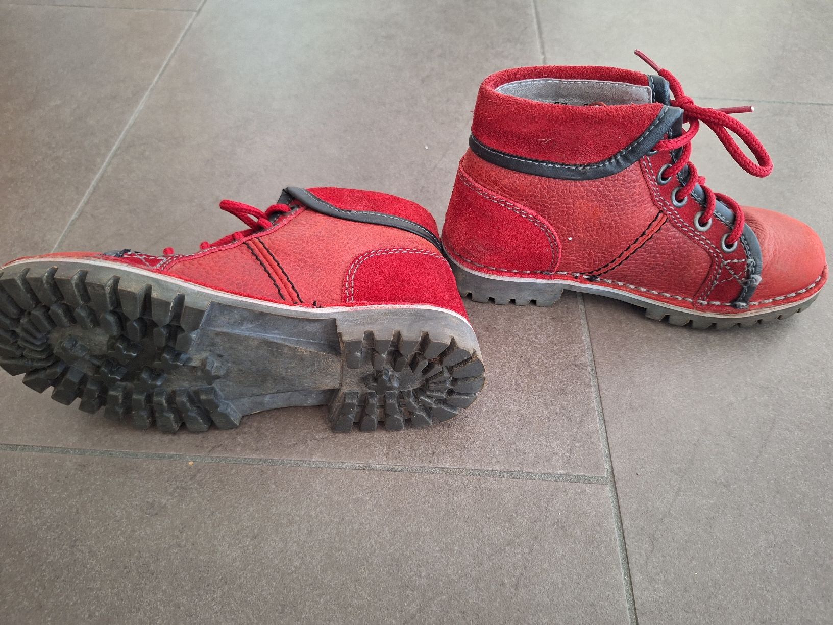 Scarpe per ragazze: Rote Lederschuhe Gr. 29, Herbst-Winterschuhe – Usato da Brugg AG venduto da ahauserd 1