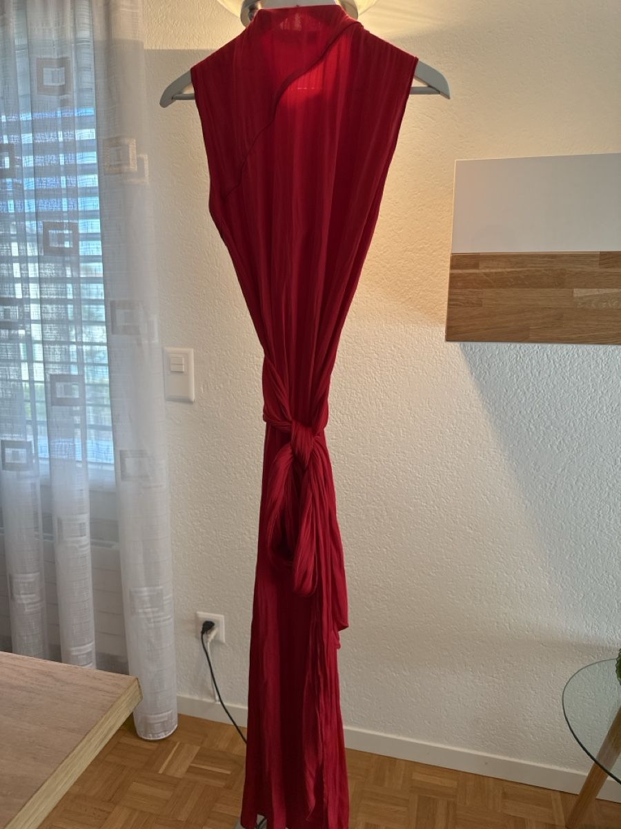 Vestiti: Rotes Abendkleid Grösse S neuwertig – Nuovo (secondo la descrizione) da Langenthal venduto da raz_q7jm 1