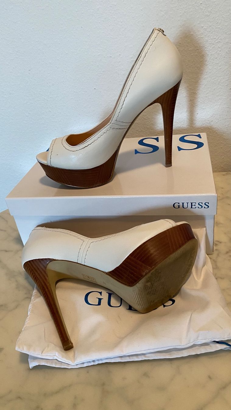 Guess Scarpe da donna: GUESS Pumps weiss – Usato da Wohlen AG venduto da Dorigos 1