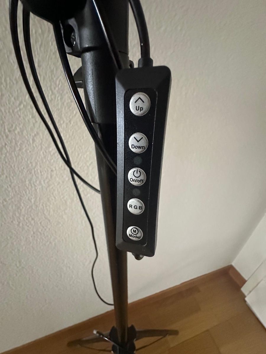 Treppiedi & Teste: LED Ring Light mit Stativ und Handyhalterung gebraucht – Usato da Moosseedorf venduto da ram_c65w 1