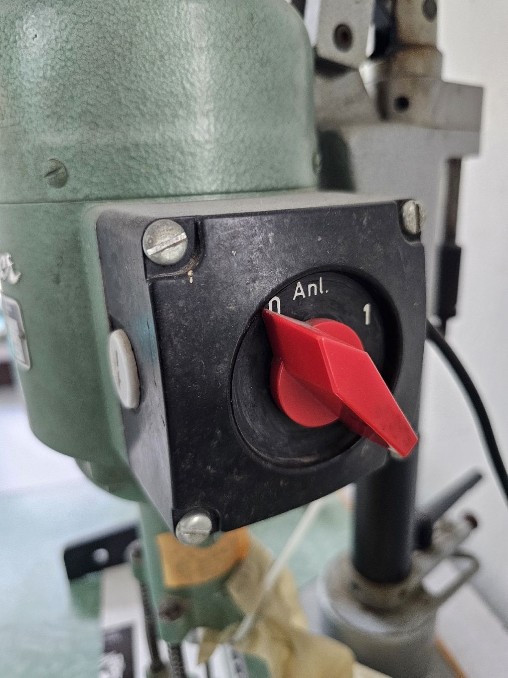 Bohrmaschinen: Foellmer Tisch-Papierbohrmaschine – Gebraucht aus Meisterschwanden von Hummer21 5
