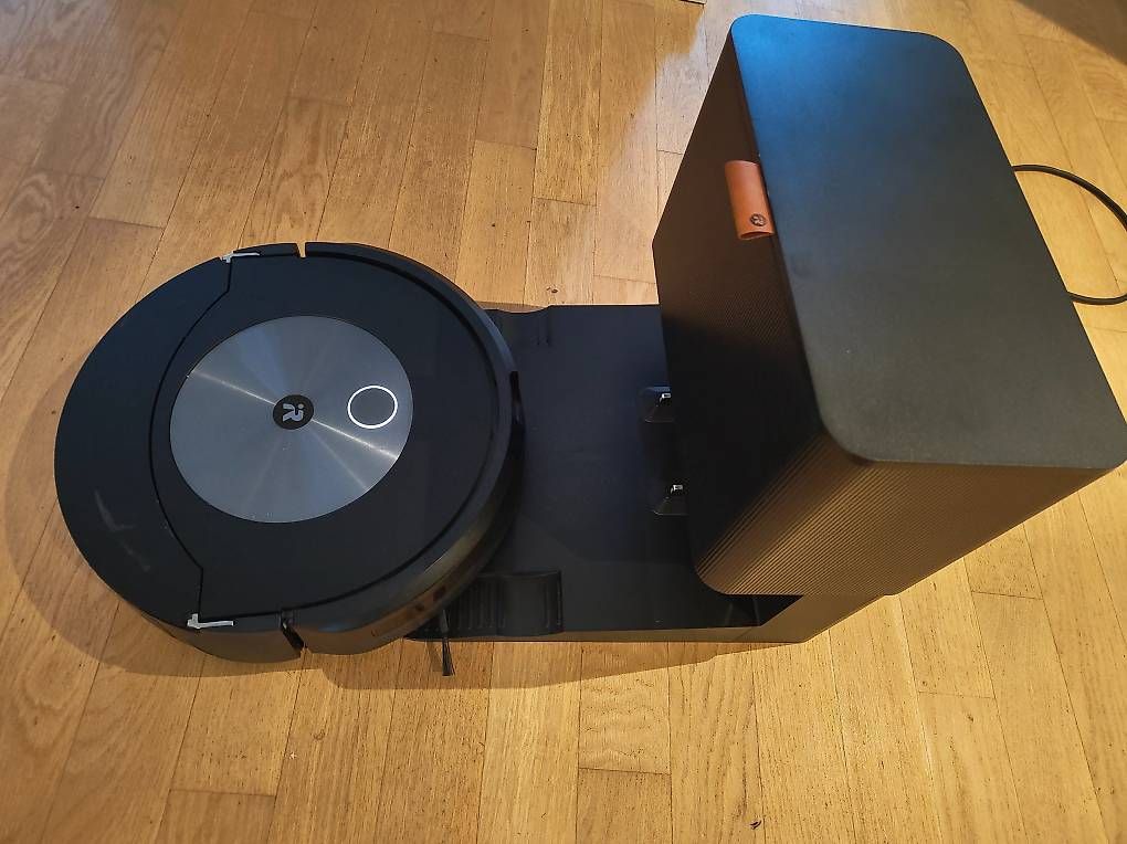 Irobot Aspirapolveri & Accessori: iRobot Roomba j7+ – Usato da Bassersdorf venduto da ornitorinco
