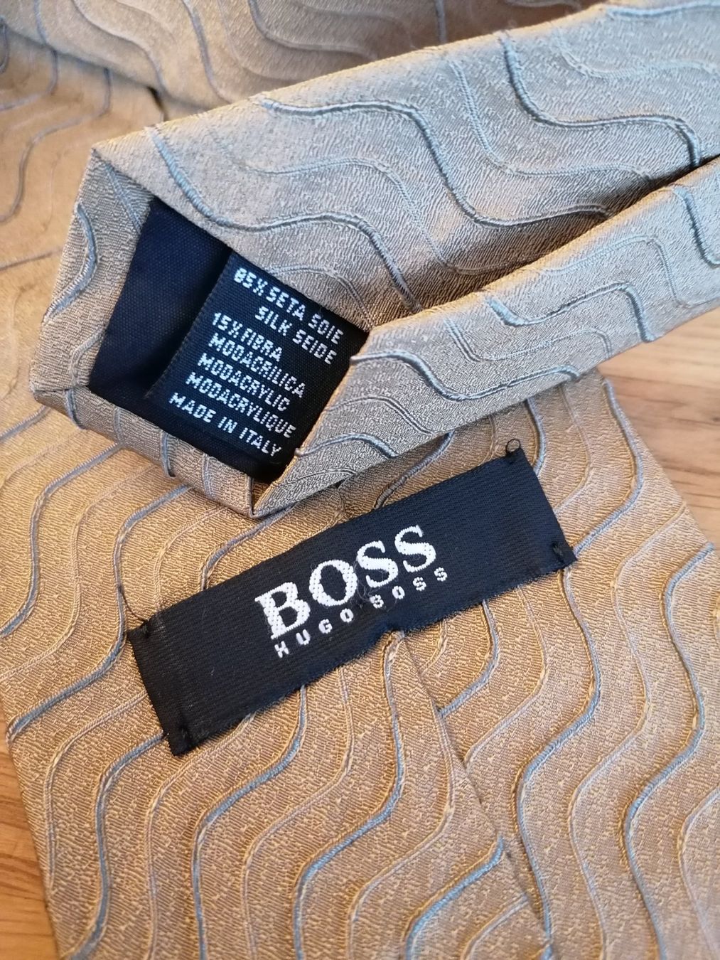 Hugo Boss Cravatte: HUGO BOSS Krawatte 100% Seide - Nr. 145 – Usato da Basel venduto da vintagecollector 2