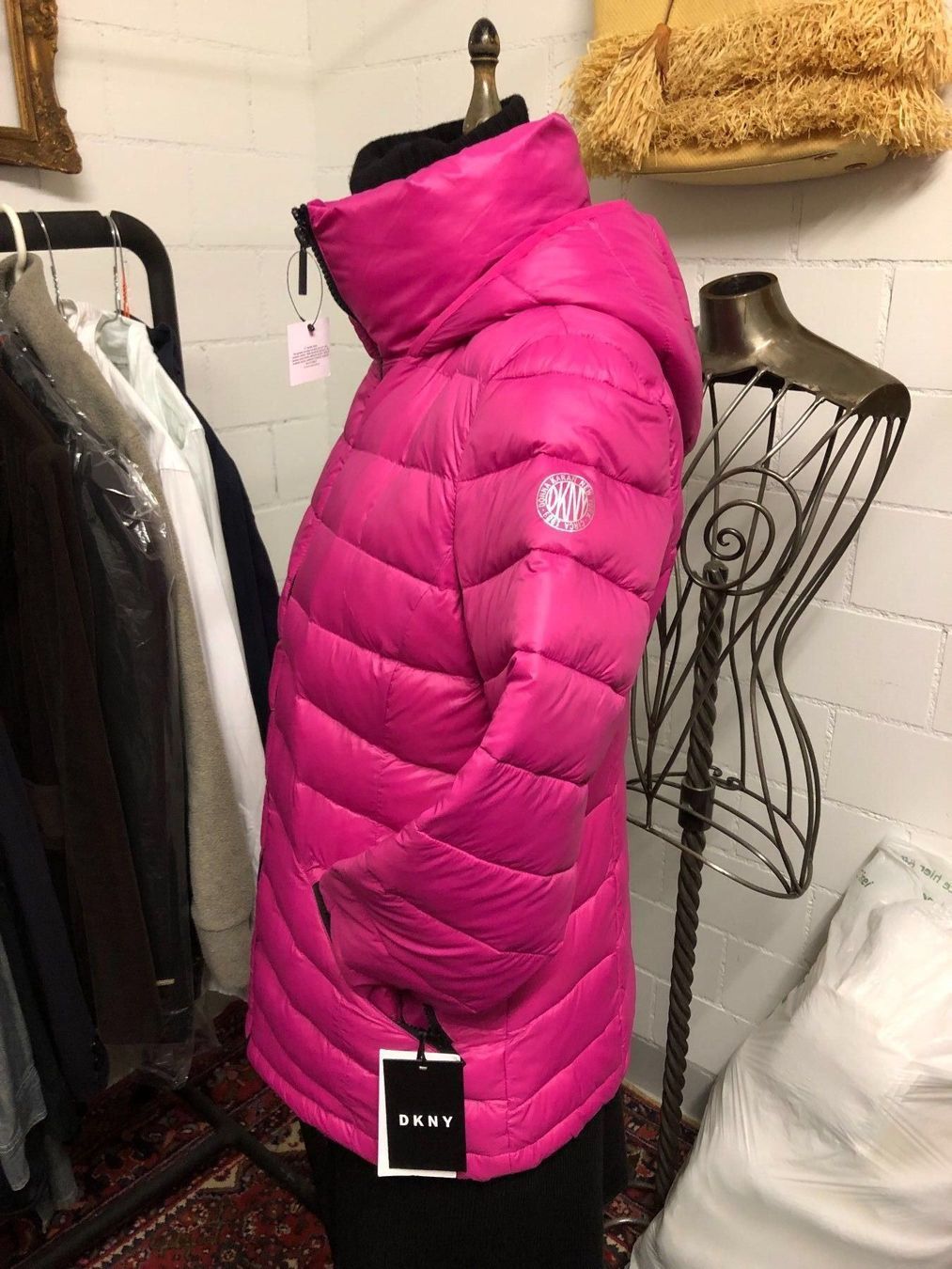 DKNY Giacche: Daunenjacke. DKNY Pink L NEU!! – Nuovo e nell'imballaggio originale da Zürich venduto da Nick345 1
