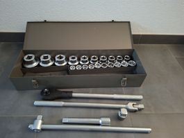 Jeu de douilles + cliquet et adaptateurs